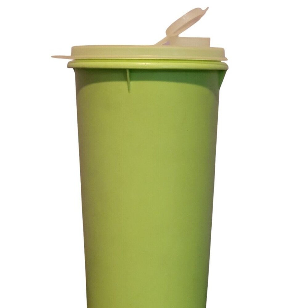 Vintage Tupperware 261-15 Lime Green Canister Pour Lid Container 1.5 Quart